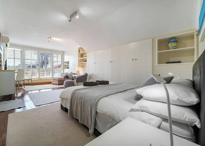 Sunny Self Contained Loft Near Bondi